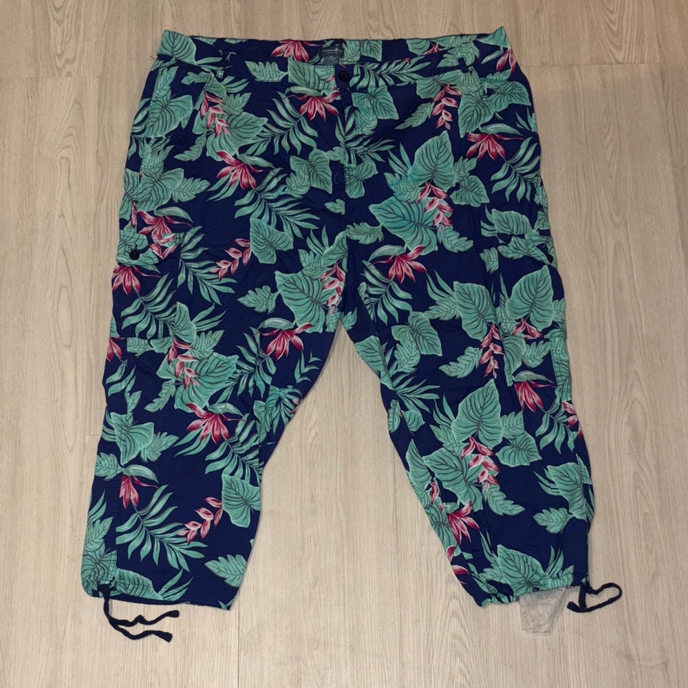CARIBBEAN JOE navy and green leaf cargo shorts tropical print capri